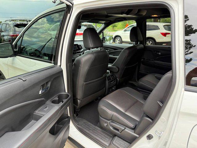 2022 Honda Pilot AWD Black Edition