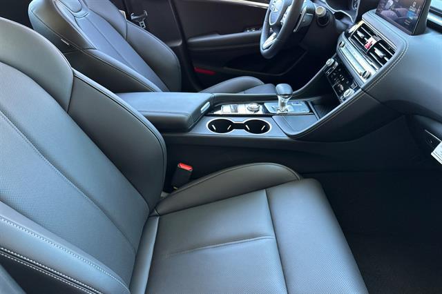 2025 Genesis G70 2.5T RWD