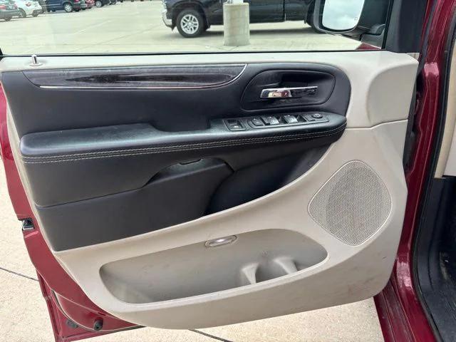 2016 Chrysler Town and Country Touring