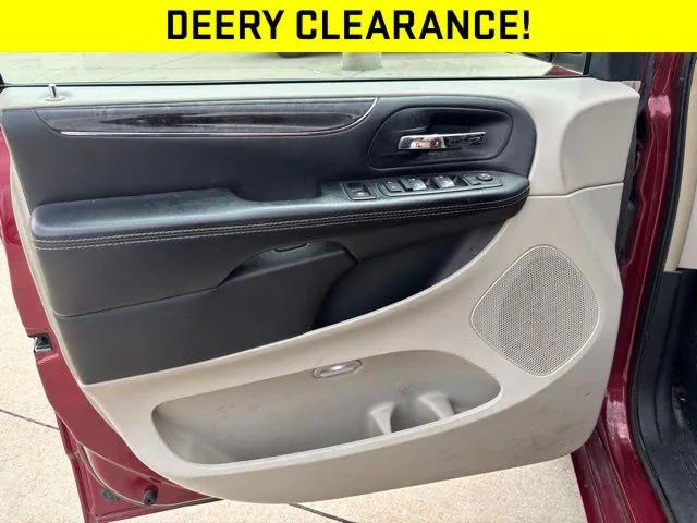 2016 Chrysler Town and Country Touring