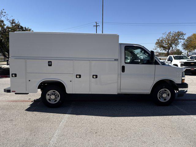 2025 Chevrolet Express Cutaway Work Van