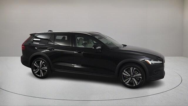 2026 Volvo V60 Cross Country Plus, B5 AWD Gas (mild hybrid)