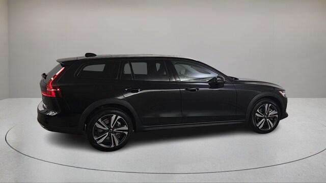 2026 Volvo V60 Cross Country Plus, B5 AWD Gas (mild hybrid)