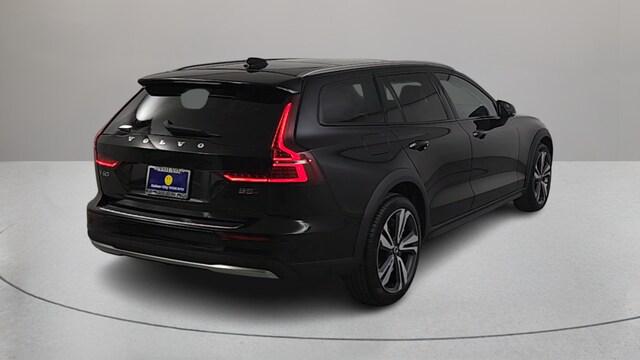 2026 Volvo V60 Cross Country Plus, B5 AWD Gas (mild hybrid)