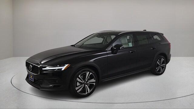 2026 Volvo V60 Cross Country Plus, B5 AWD Gas (mild hybrid)