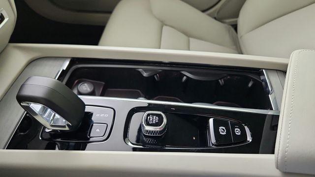 2026 Volvo V60 Cross Country Plus, B5 AWD Gas (mild hybrid)