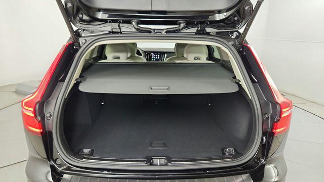 2026 Volvo V60 Cross Country Plus, B5 AWD Gas (mild hybrid)