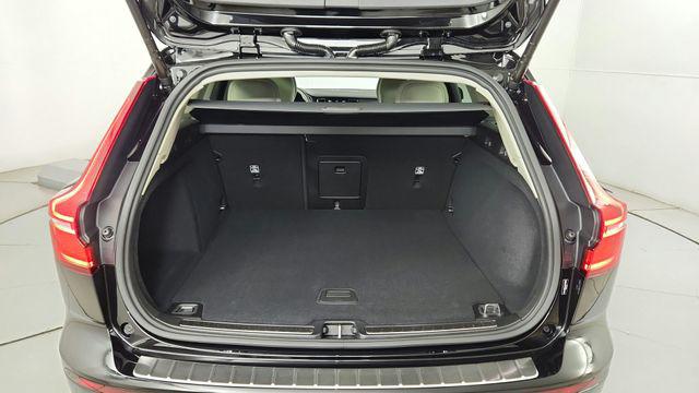 2026 Volvo V60 Cross Country Plus, B5 AWD Gas (mild hybrid)