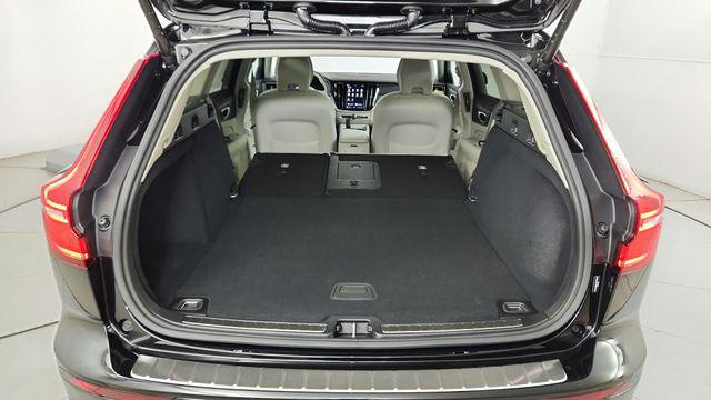2026 Volvo V60 Cross Country Plus, B5 AWD Gas (mild hybrid)