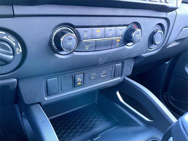 2025 Nissan Frontier King Cab SV 4x4