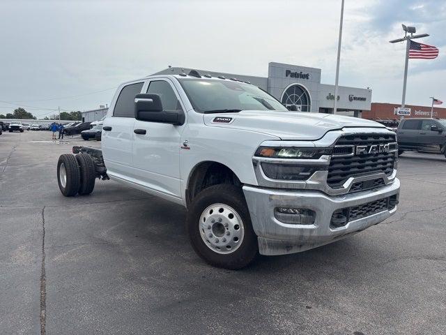 2026 RAM Ram 3500 Chassis Cab RAM 3500 TRADESMAN CREW CAB CHASSIS 4X4 60 CA