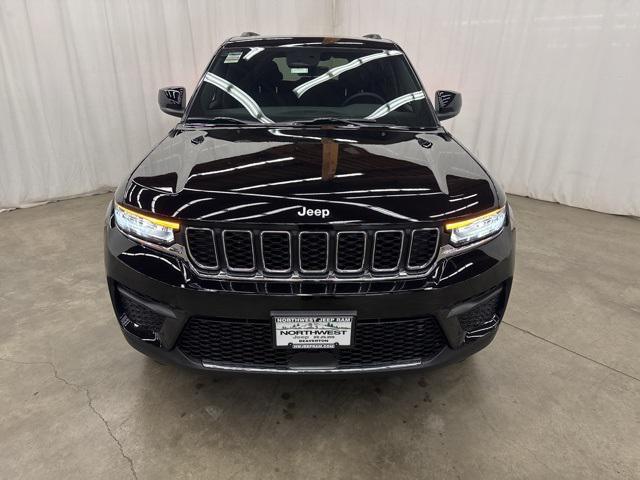 2025 Jeep Grand Cherokee GRAND CHEROKEE LAREDO X 4X4
