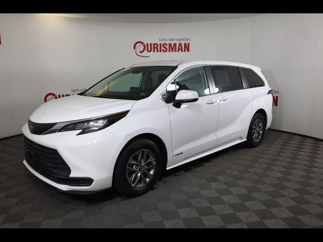 2021 Toyota Sienna LE 2021 Toyota Sienna LE