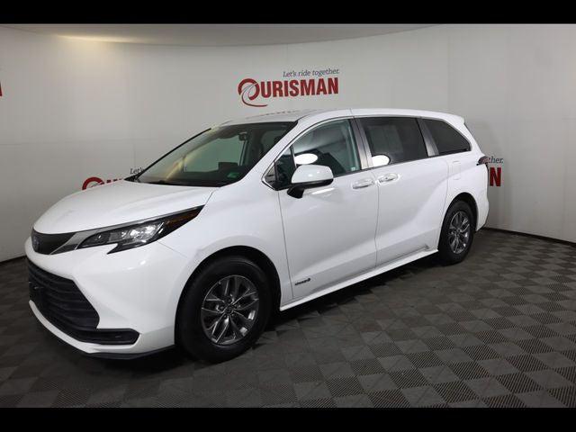 2021 Toyota Sienna LE 2021 Toyota Sienna LE
