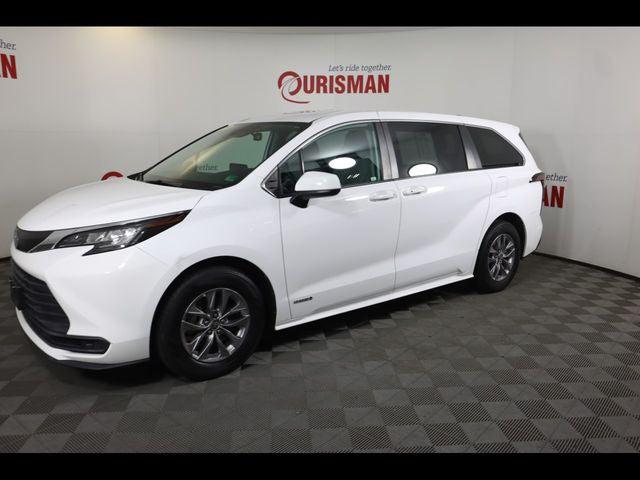 2021 Toyota Sienna LE 2021 Toyota Sienna LE