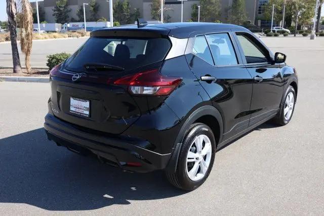2025 Nissan Kicks S