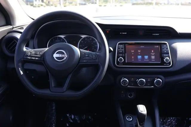 2025 Nissan Kicks S