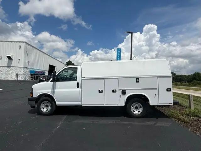 2025 Chevrolet Express Cutaway Work Van