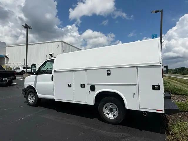 2025 Chevrolet Express Cutaway Work Van