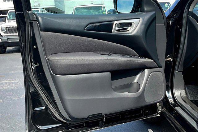 2017 Nissan Pathfinder SV