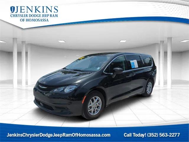 2022 Chrysler Voyager LX