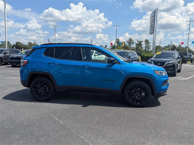 2025 Jeep Compass COMPASS LATITUDE 4X4