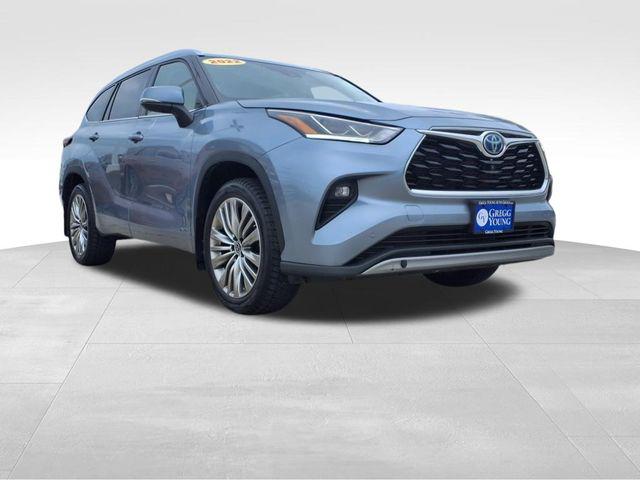 2022 Toyota Highlander Hybrid Platinum