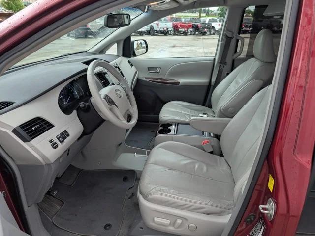 2011 Toyota Sienna XLE V6