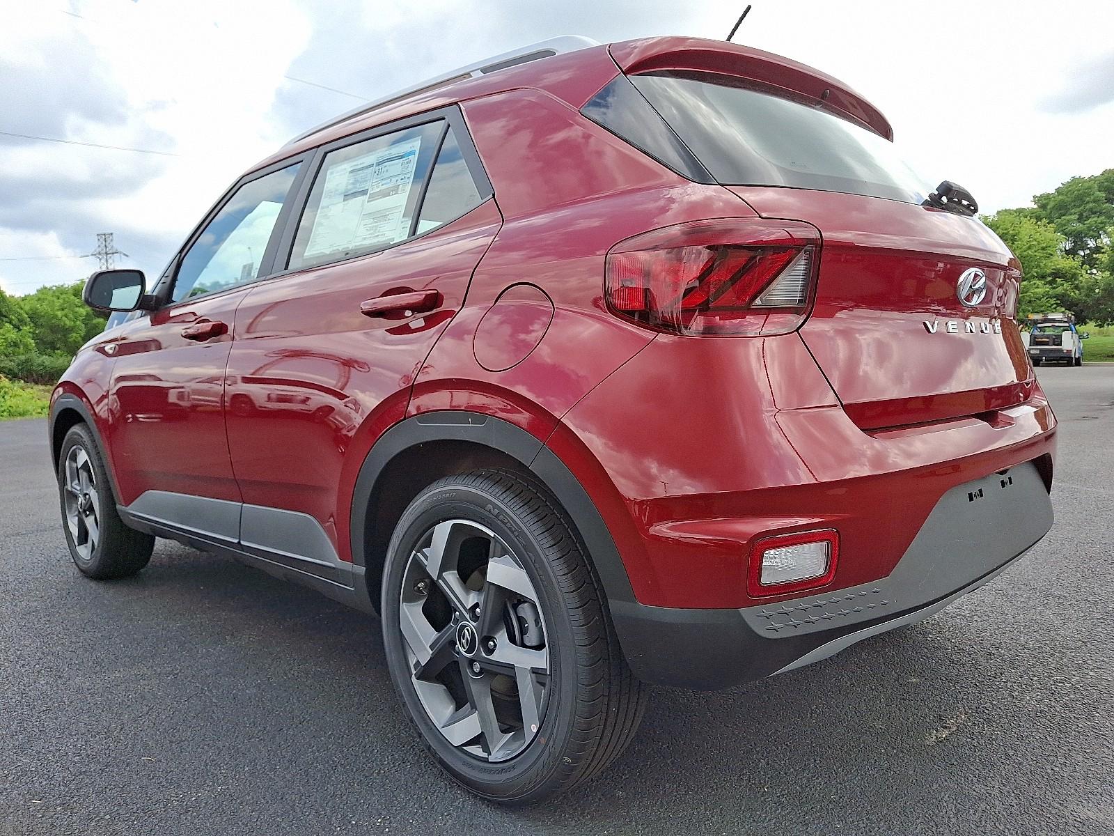 2025 Hyundai Venue Limited - Photo 3