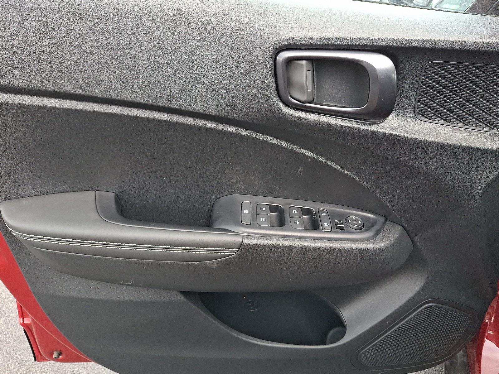 2025 Hyundai Venue Limited - Photo 8