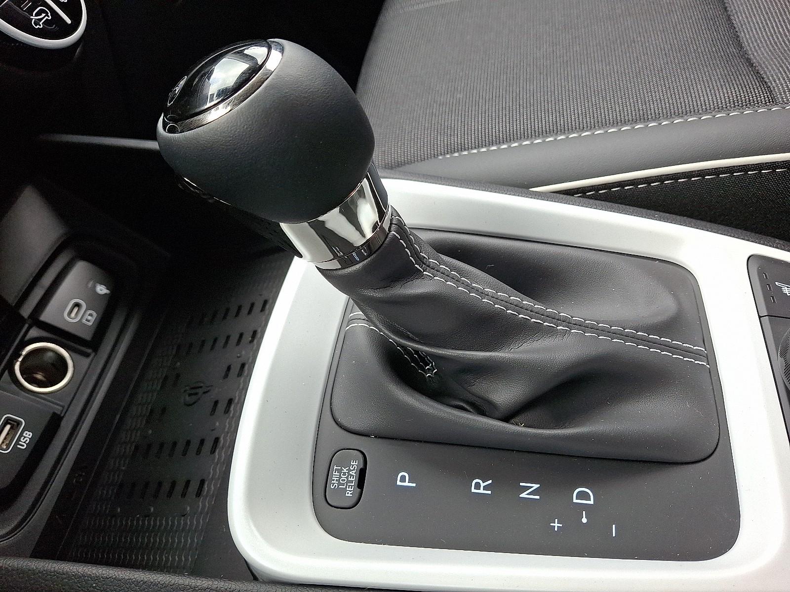 2025 Hyundai Venue Limited - Photo 10