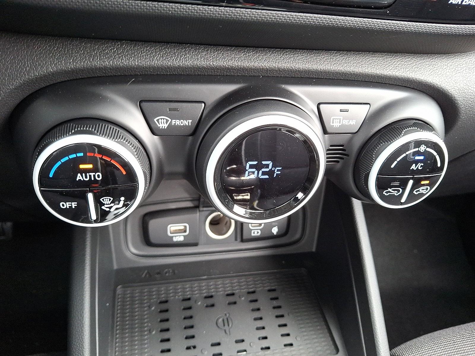 2025 Hyundai Venue Limited - Photo 11