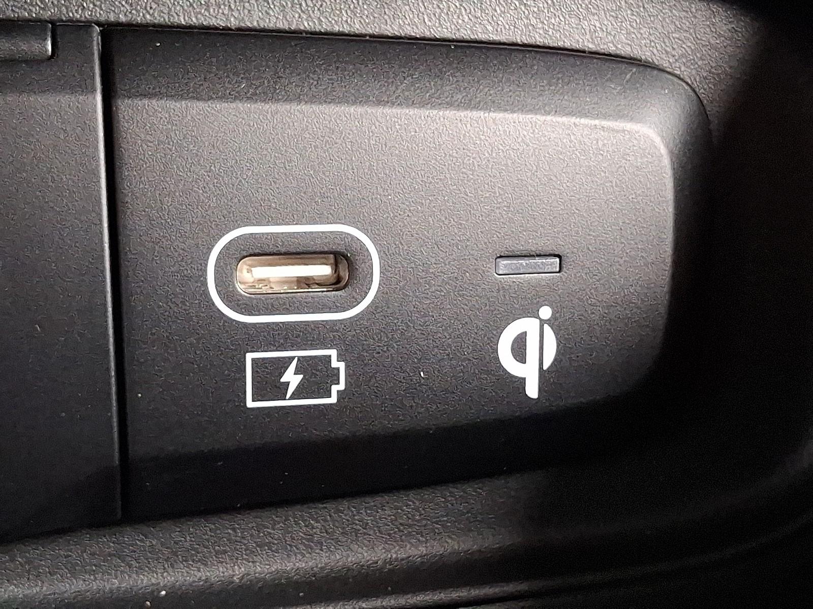 2025 Hyundai Venue Limited - Photo 17