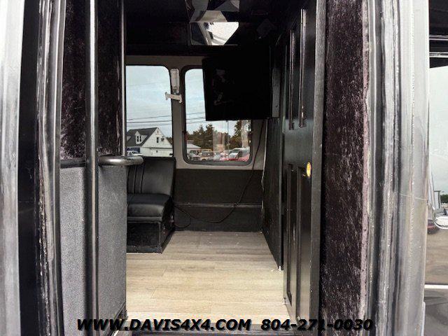 2005 Ford E-450 Cutaway Shuttle/Party Event Van Bus