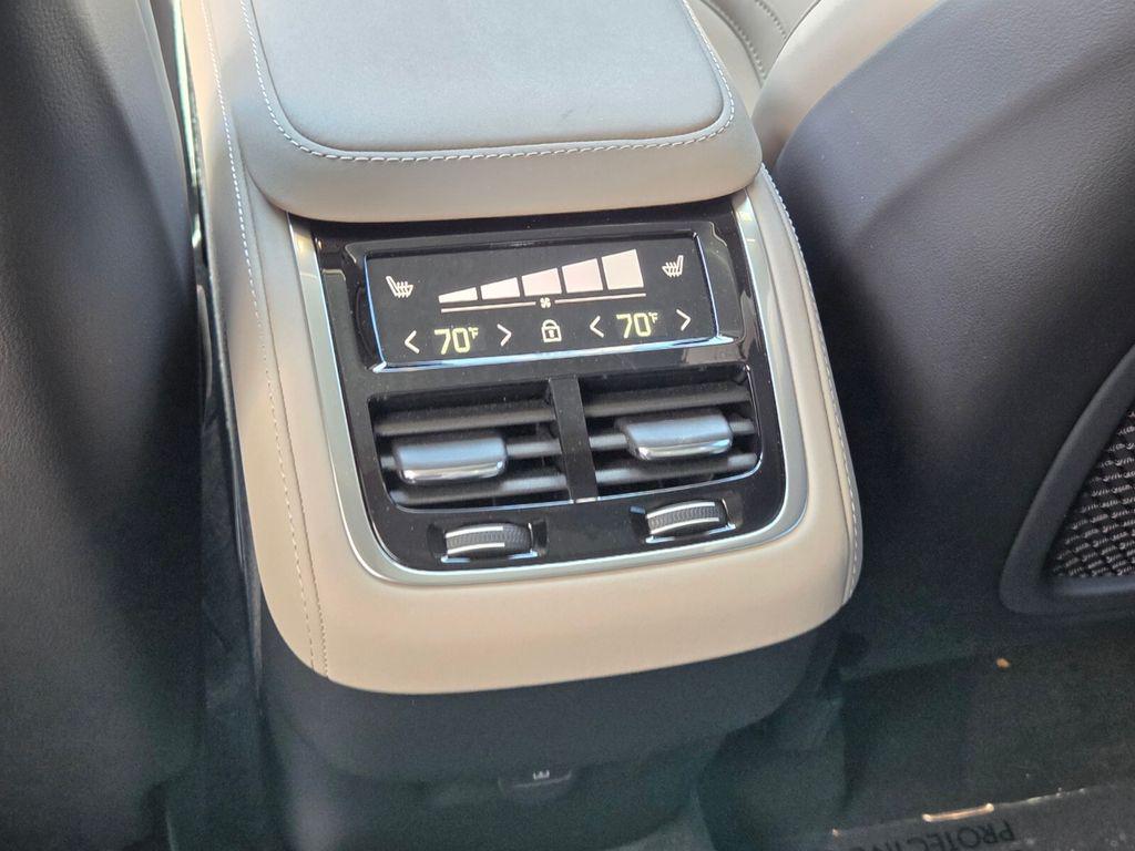 2026 Volvo XC90 Core - Photo 16
