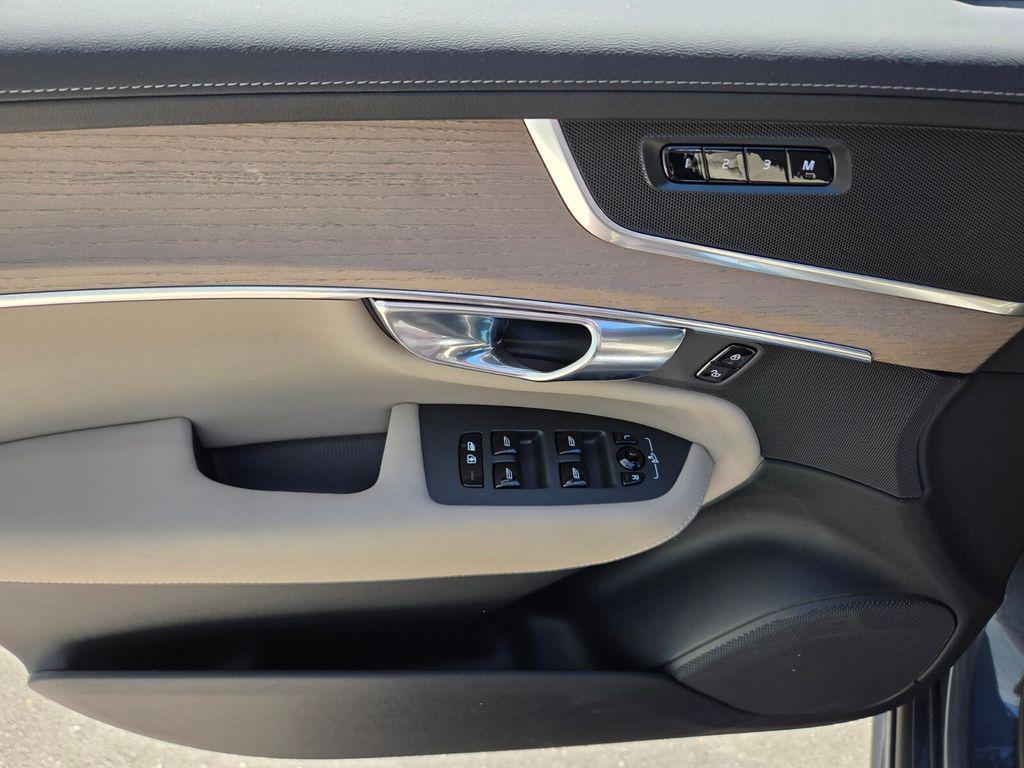 2026 Volvo XC90 Core - Photo 24