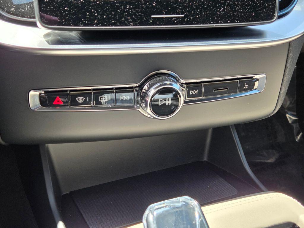 2026 Volvo XC90 Core - Photo 30