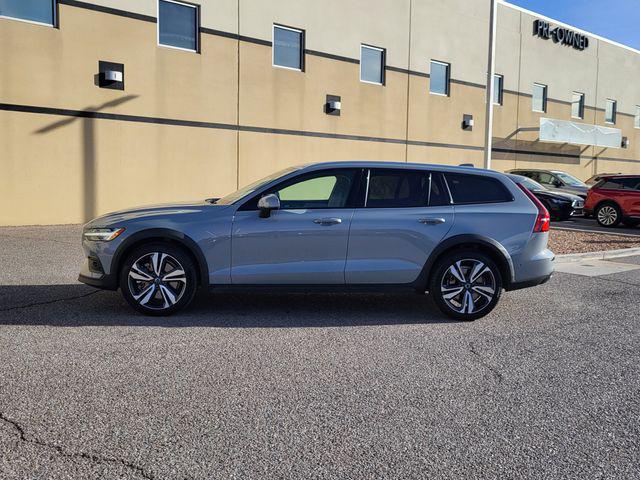 2026 Volvo V60 Cross Country Plus, B5 AWD Gas (mild hybrid)