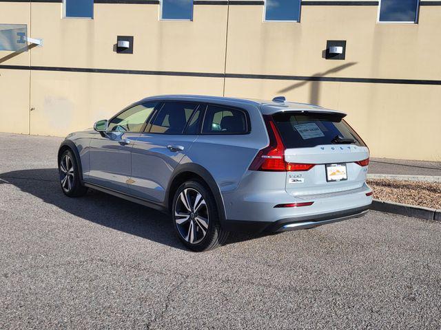 2026 Volvo V60 Cross Country Plus, B5 AWD Gas (mild hybrid)