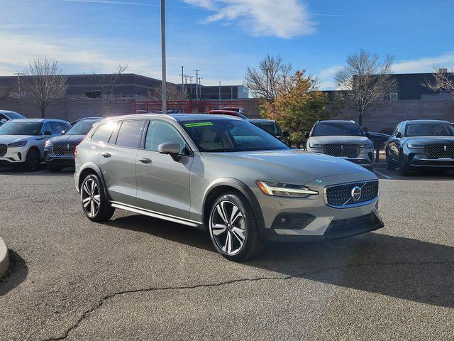 2026 Volvo V60 Cross Country Plus, B5 AWD Gas (mild hybrid)