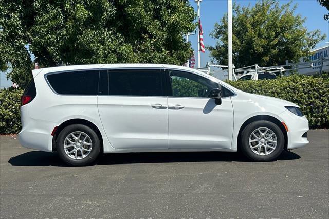 2026 Chrysler Voyager VOYAGER LX