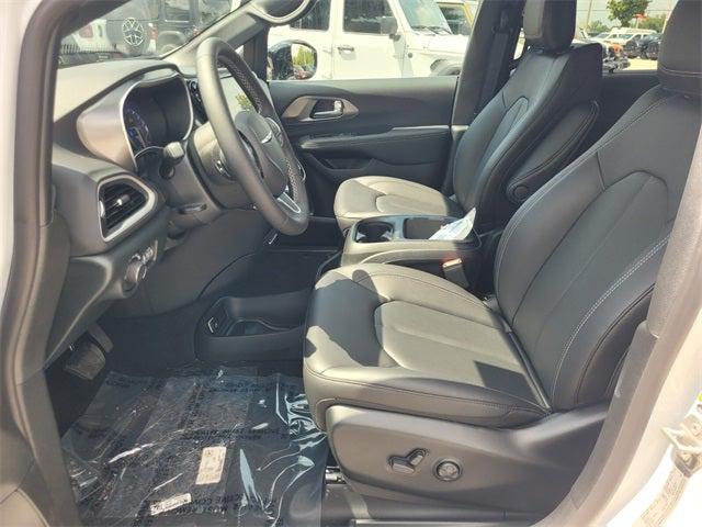2026 Chrysler Voyager VOYAGER LX