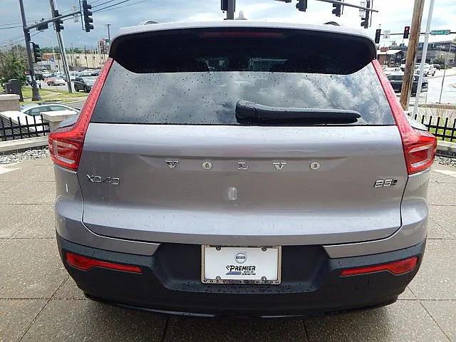 2026 Volvo XC40 Core, B5 AWD Gas (mild hybrid), Dark