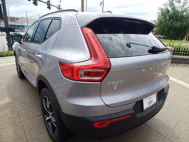 2026 Volvo XC40 Core, B5 AWD Gas (mild hybrid), Dark