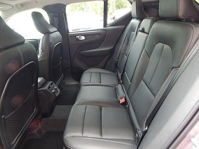 2026 Volvo XC40 Core, B5 AWD Gas (mild hybrid), Dark