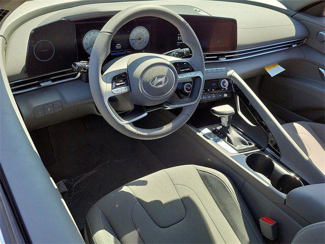 2025 Hyundai Elantra SEL - Photo 6