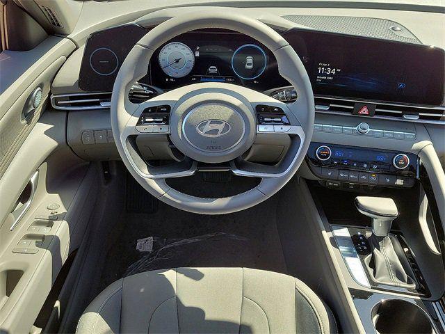 2025 Hyundai Elantra SEL - Photo 7