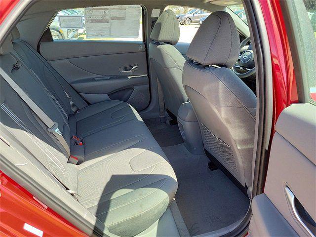 2025 Hyundai Elantra SEL - Photo 18