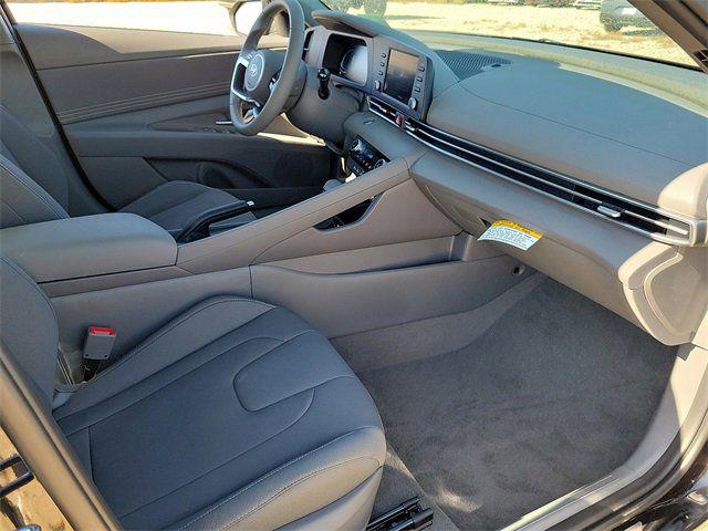 2025 Hyundai Elantra SEL - Photo 16