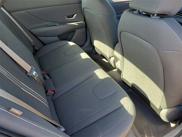 2025 Hyundai Elantra SEL - Photo 18